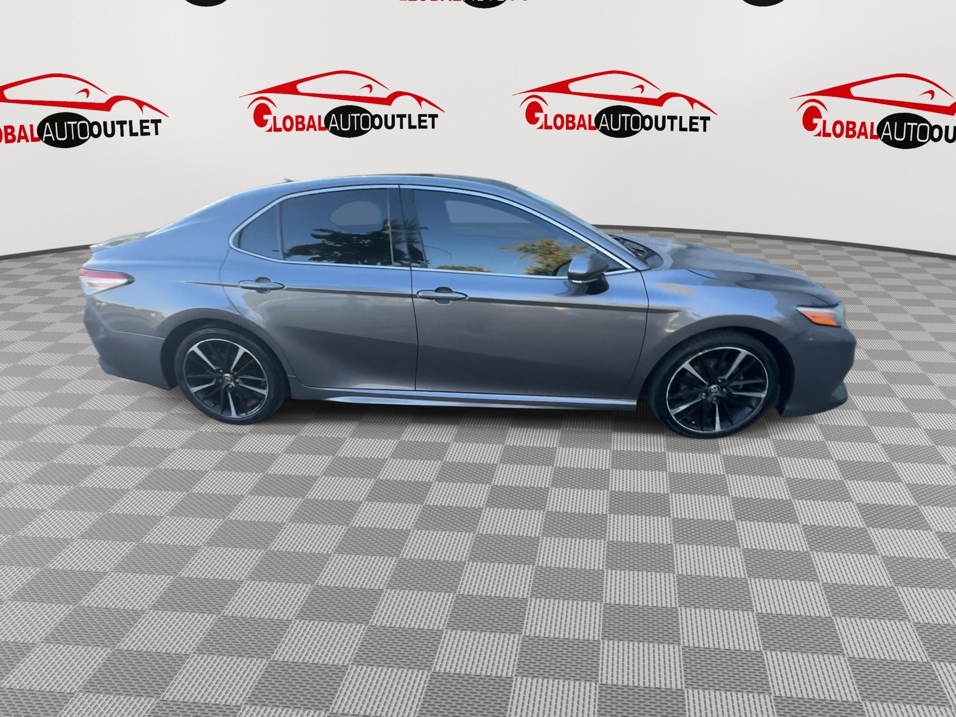 Used 2020 Toyota Camry XSE FWD image 9