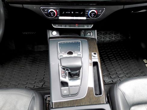 Used 2018 Audi Q5 2.0T Premium Plus w/ Premium Plus Package image 12