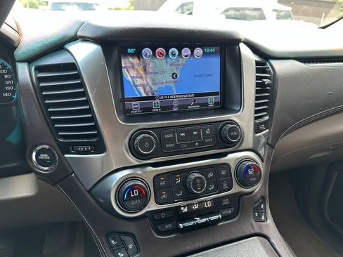 Used 2016 Chevrolet Suburban LTZ RWD image 21