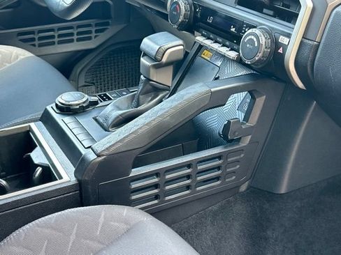 Certified 2024 Toyota Tacoma SR5 AWD/4WD image 26