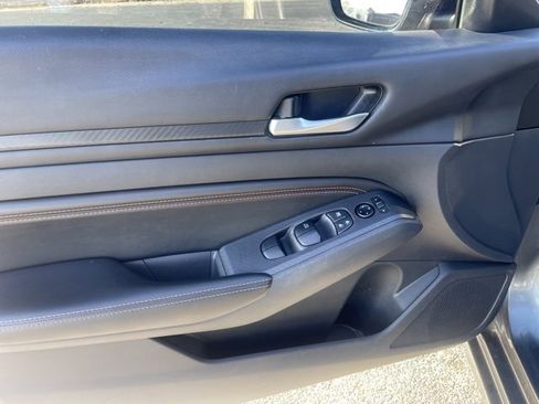 Used 2022 Nissan Altima 2.5 SR w/ Midnight Edition Package image 9