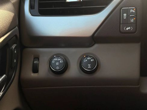 Used 2015 Chevrolet Suburban LT AWD/4WD image 8