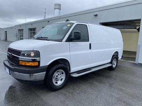 Used 2025 Chevrolet Express 2500 w/ Driver Convenience Package RWD image 4
