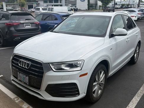 Used 2018 Audi Q3 2.0T Premium w/ Convenience Package AWD/4WD image 3