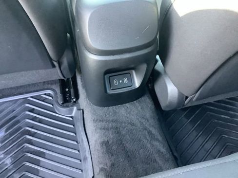 Certified 2025 Hyundai Elantra SEL image 17