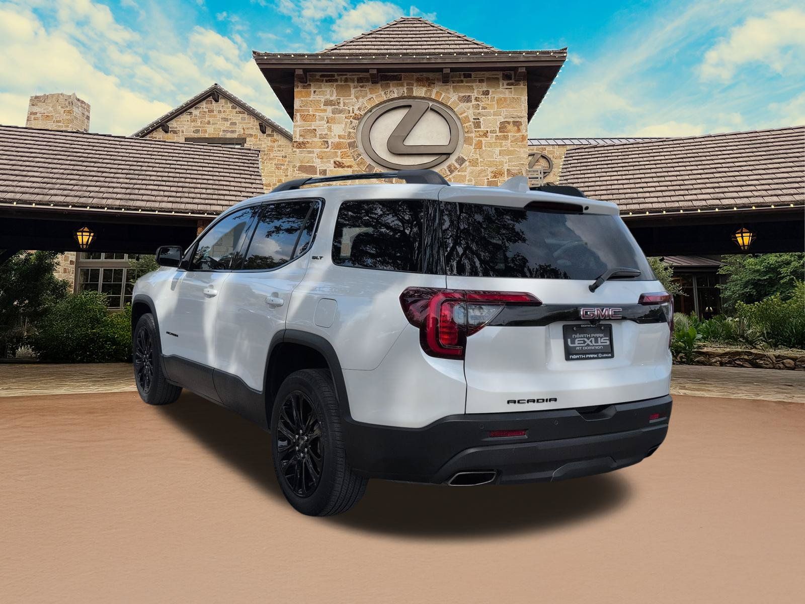 Used 2023 GMC Acadia SLT w/ Elevation Edition FWD image 3
