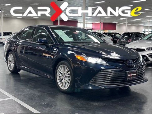 Used 2018 Toyota Camry XLE image 1