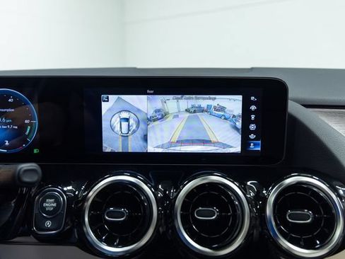 Used 2022 Mercedes-Benz GLA 250 4MATIC image 18