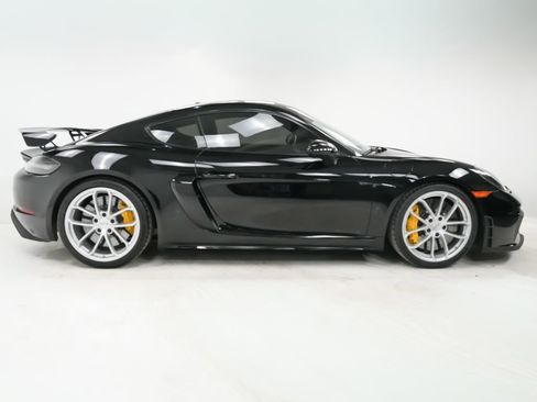 Used 2021 Porsche 718 Cayman GT4 image 9
