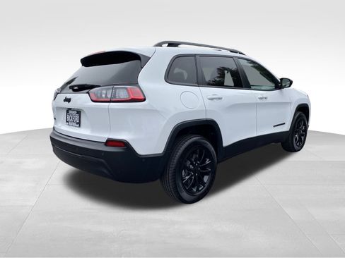 Used 2023 Jeep Cherokee Altitude Lux image 5