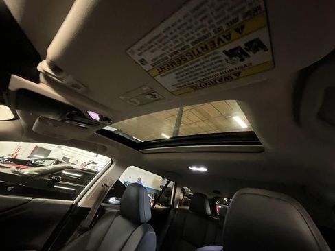 Used 2023 Subaru Outback Touring AWD/4WD image 17