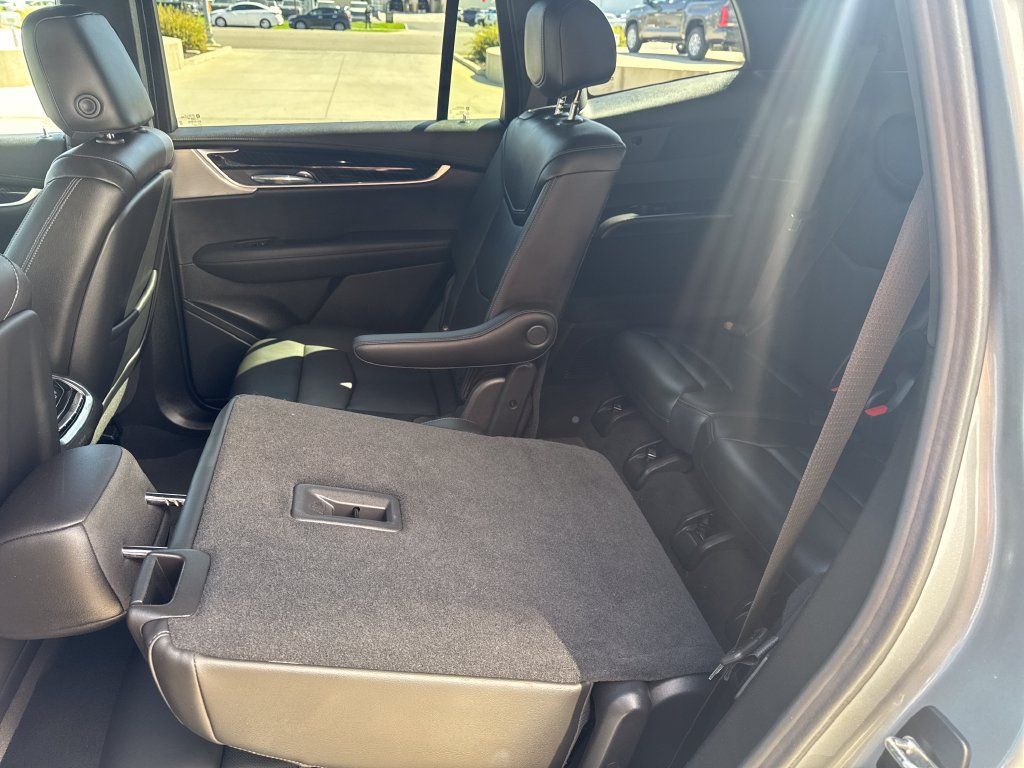Used 2023 Cadillac XT6 Premium Luxury w/ Technology Package AWD/4WD image 25