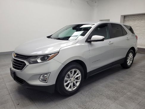 Used 2021 Chevrolet Equinox LT FWD image 2