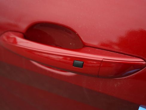 New 2025 Hyundai Elantra Limited image 7