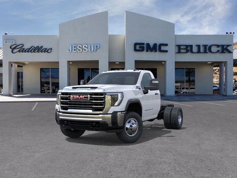 New 2026 GMC Sierra 3500 Pro image 8
