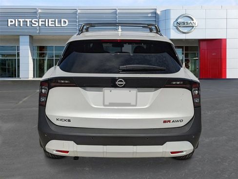 New 2026 Nissan Kicks SR w/ Cold Weather Package image 4