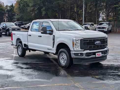 New 2026 Ford F250 XL w/ XL Chrome Package image 2
