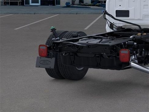 New 2026 Ford F350 XL w/ XL Chrome Package image 21