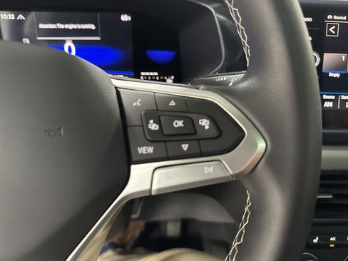 Certified 2022 Volkswagen Taos SE image 18