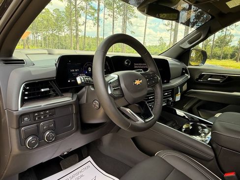 New 2025 Chevrolet Suburban Premier RWD image 17