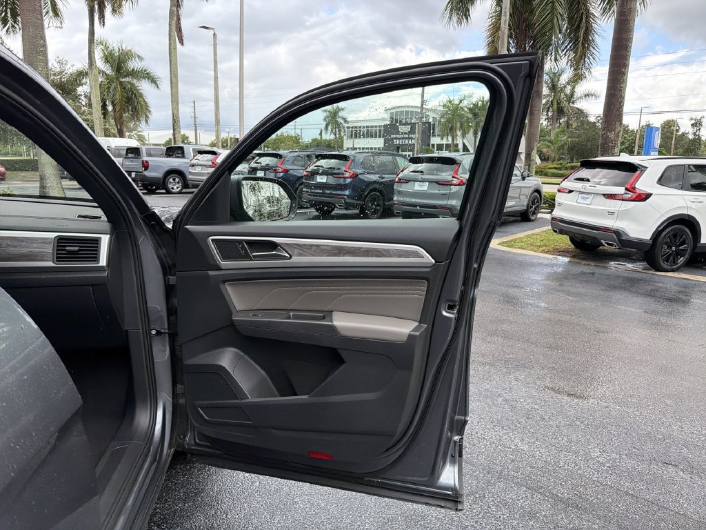 Used 2023 Volkswagen Atlas Cross Sport SE AWD/4WD image 32