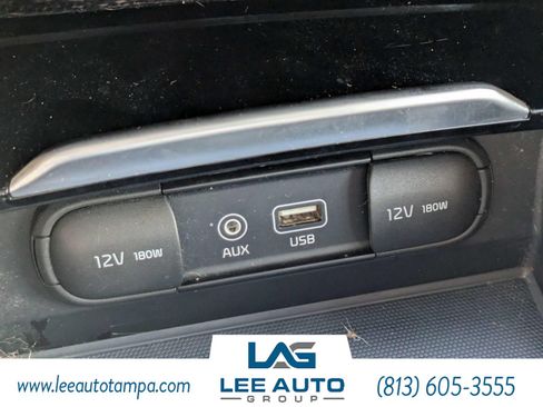 Used 2017 Kia Cadenza Premium w/ Luxury Package FWD image 20