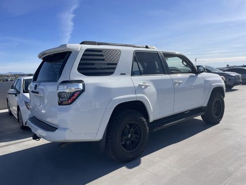 Used 2015 Toyota 4Runner SR5 image 2