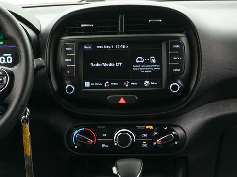 Used 2025 Kia Soul LX w/ LX Technology Package FWD image 16
