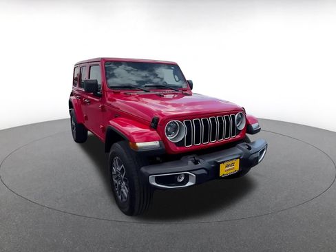 Used 2025 Jeep Wrangler Unlimited Sahara AWD/4WD image 3