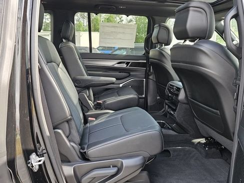 New 2025 Jeep Wagoneer Series II w/ Convenience Group I AWD/4WD image 14