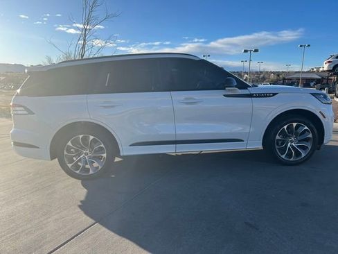 Used 2025 Lincoln Aviator AWD w/ Jet Appearance Package image 10