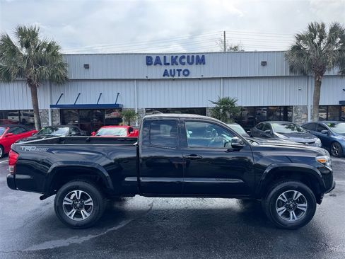 Used 2017 Toyota Tacoma TRD Sport w/ Premium & Technology Package image 1