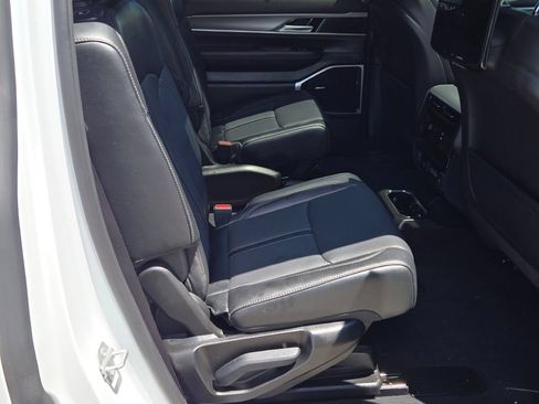 Used 2023 Jeep Wagoneer Series II w/ Convenience Group I AWD/4WD image 8