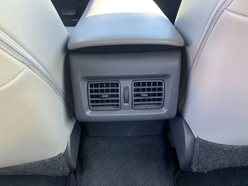 Used 2018 Toyota Camry SE image 16