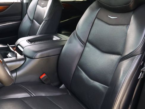 Used 2020 Cadillac Escalade ESV Premium Luxury RWD image 19