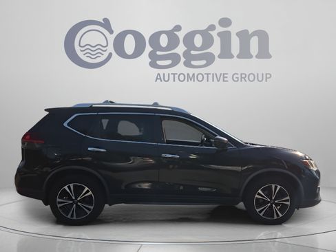 Used 2019 Nissan Rogue SV w/ Premium Package FWD image 6