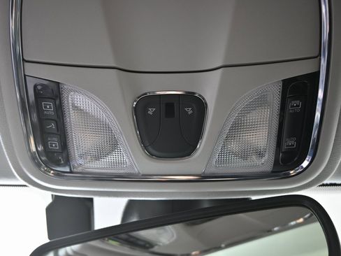 Used 2022 Jeep Cherokee Limited image 35