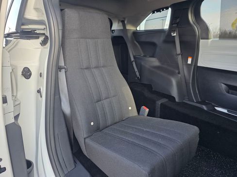 Used 2026 Toyota Sienna LE image 30