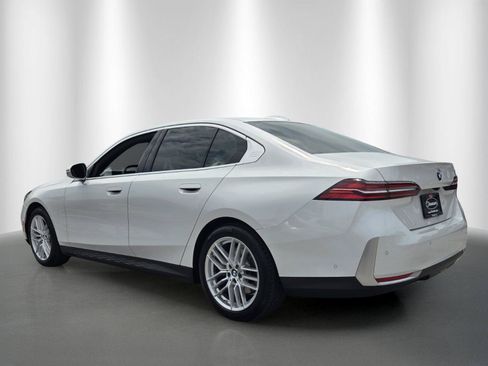Certified 2024 BMW 530i w/ Convenience Package RWD image 5