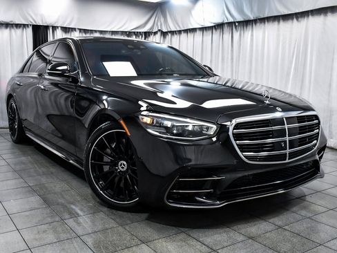 Used 2023 Mercedes-Benz S 580e 4MATIC Sedan image 3
