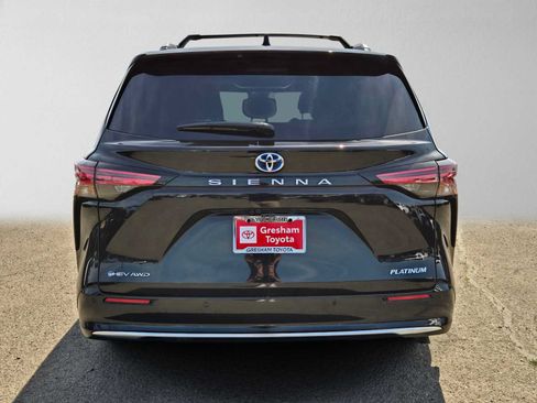 Certified 2025 Toyota Sienna Platinum AWD/4WD image 4