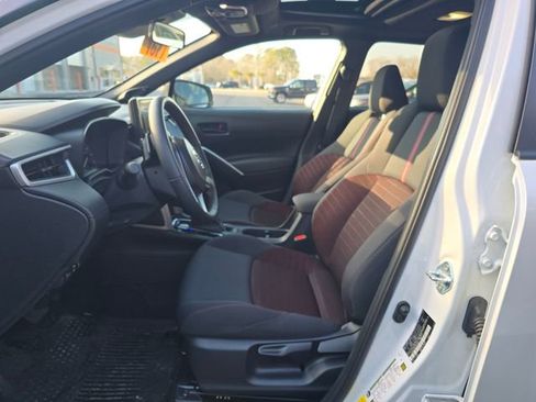 Used 2025 Toyota Corolla Cross AWD Hybrid w/ Moonroof Package image 14