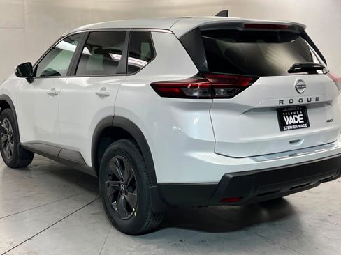 New 2026 Nissan Rogue SV w/ Cold Weather Package AWD/4WD image 3