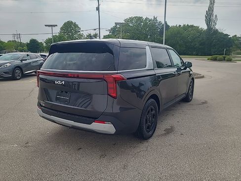 Used 2025 Kia Carnival FWD image 7