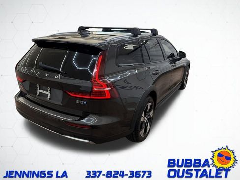 Used 2023 Volvo V60 B5 Cross Country Plus w/ Climate Package image 6