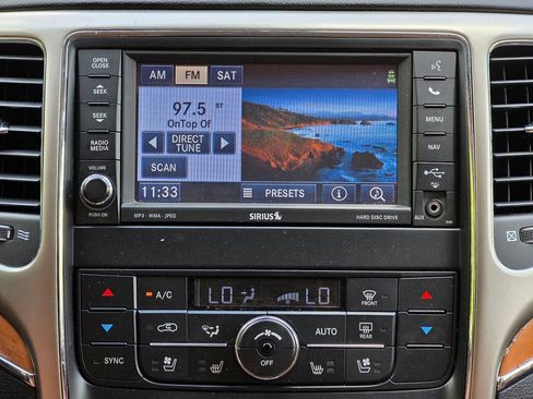 Used 2013 Jeep Grand Cherokee Overland AWD/4WD image 22