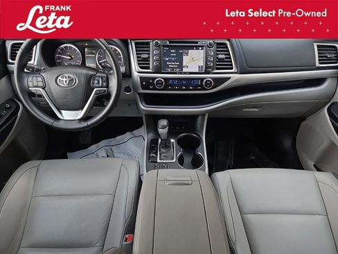 Used 2018 Toyota Highlander XLE image 12