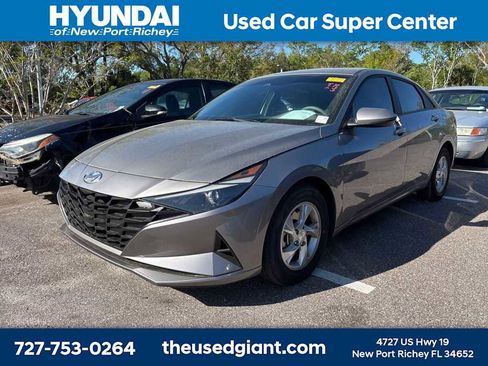 Used 2023 Hyundai Elantra SE image 1