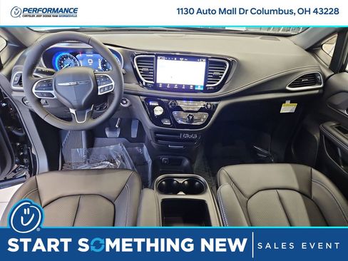 New 2025 Chrysler Pacifica Select w/ Fav Edition Package image 16