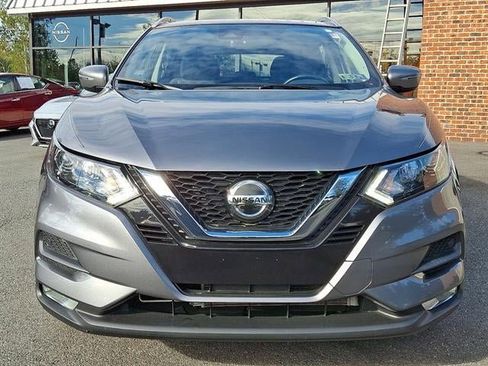 Used 2022 Nissan Rogue Sport SV image 2